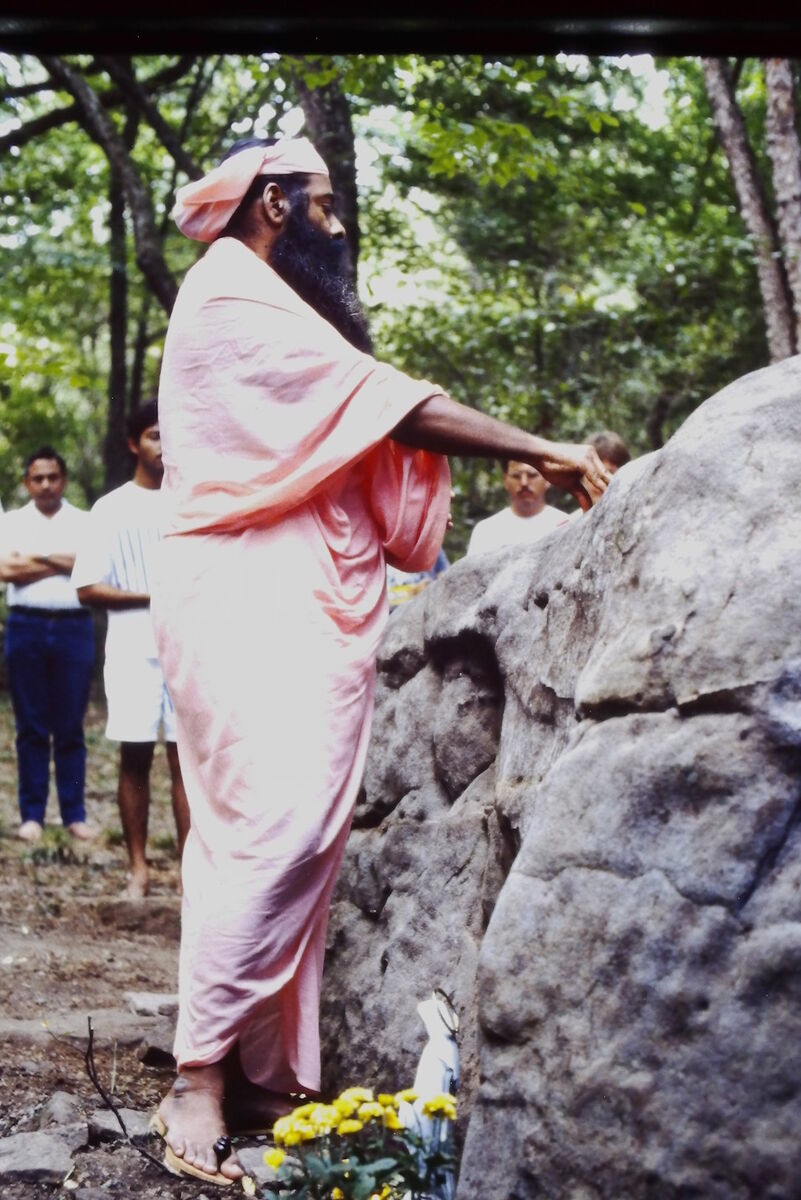 Swamiji 1988 JDRC Vishnu rock shakti